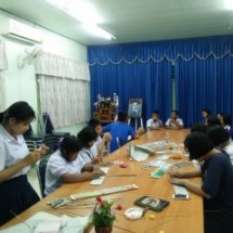 ประดิษฐ์ดอกไม้ซ้อมละคร