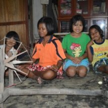 กิจกรรมแกว่งไหมและทำไหมเป็นใจ  (ปอย)