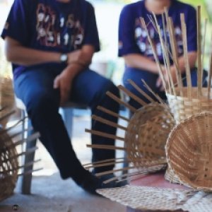 เยาวชนในชุมชนหนองมะค่าร่วมเผยแพร่การจักสาน