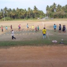 ฝึกทักษะเรื่องฟุตบอลให้เด็กๆในชุมชน