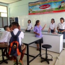 ชี้แจงวัตถุประสงค์ของโครงการและแจกแบบทดสอบก่อนเรียนให้กับกลุ่มเป้าหมาย