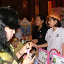 ร่วมจัดนิทรรศการงานตลาดนัดเศรษฐกิจพอเพียงสู่สถานศึกษา ประจำปี ๒๕๕๕ 