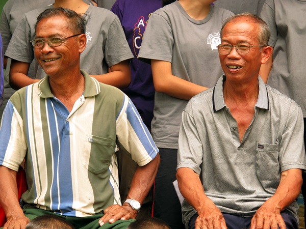 พ่อแก้วและพ่ออุทิศ