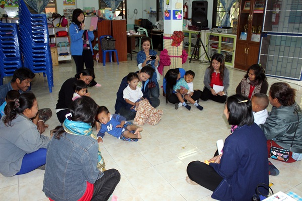 ฐานกอดและเล่า