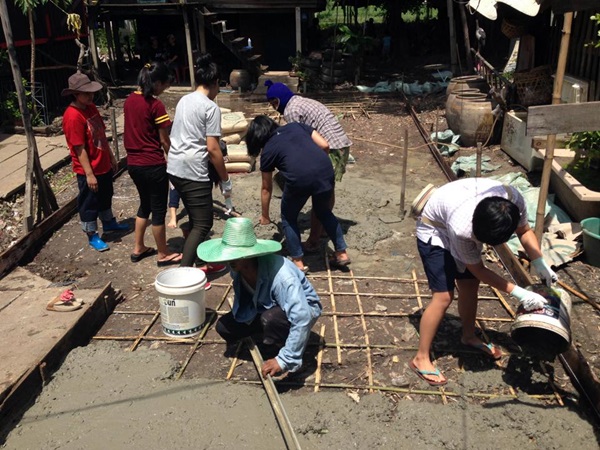 กลุ่มเพื่อในการทำงานโครงงานของอภิวัฒน์.