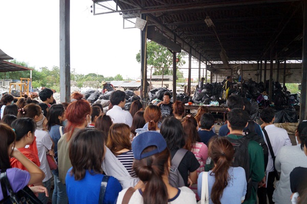 ตัวอย่างนศ.ดูงานที่โรงแยกขยะ